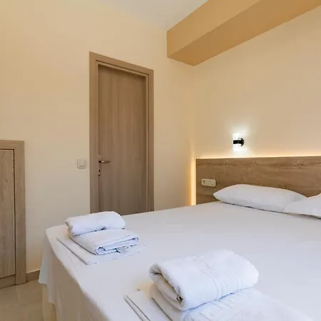 Luca Mare B&B 고우비아