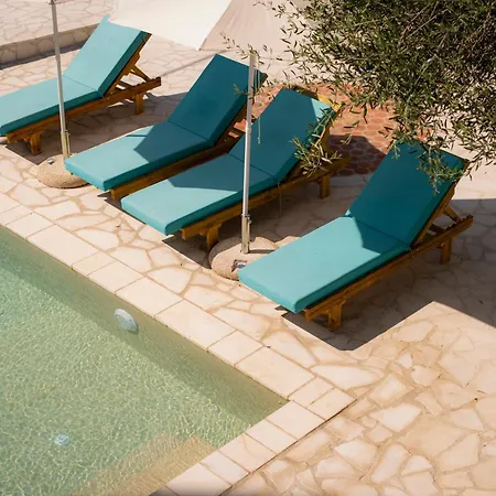 Luca Mare Bed & Breakfast 4*