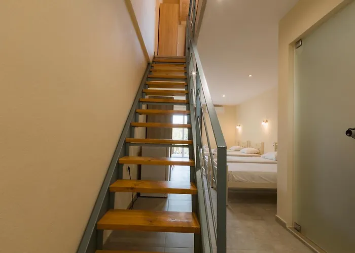 Luca Mare Bed and Breakfast Γουβιά